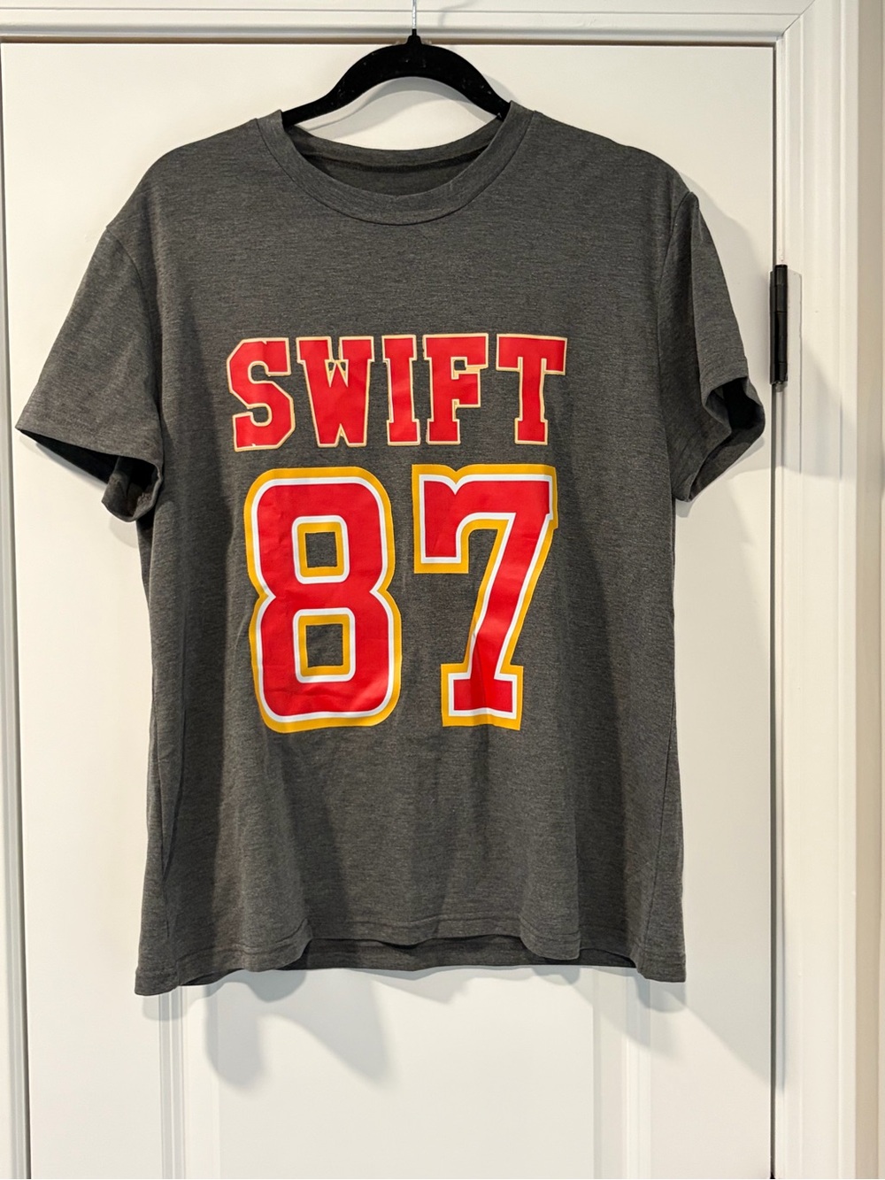 Taylor Swift/Travis Kelce Heather Gray T-Shirt (NWOT)